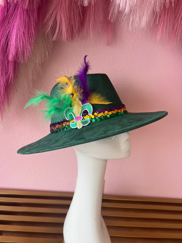 FEATHER WIDE BRIM MARDI GRAS HAT Green